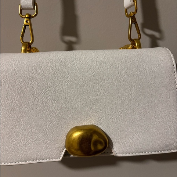 Chic lightweight vegan leather unique small back with removable strap - Picture 4 of 4